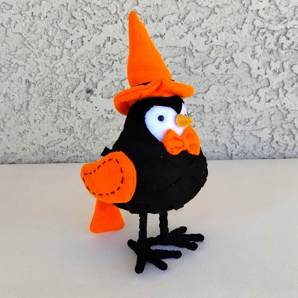 Target Hyde Eek Witch Bird 2016 Featherly Friends Halloween Black Orange Felt